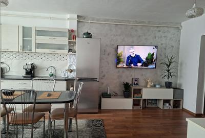 Apartament cu 2 camere semidecomandat în Florești