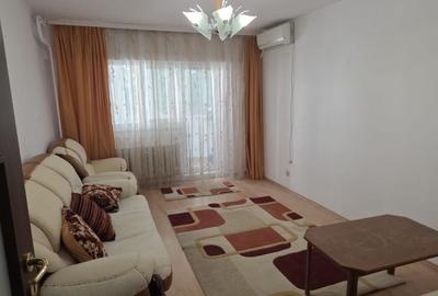 Apartament cu 4 camere decomandat în Tei
