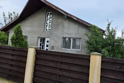 Casă cu 4 camere în Colceag
