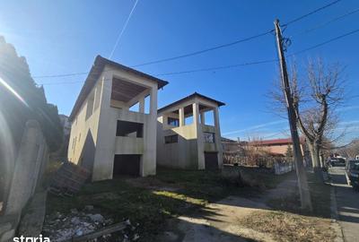 Casă cu 10 camere cu Teren 670 Mp în Eforie