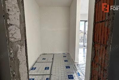 Casă cu 5 camere cu Teren 370 Mp în Moșnița Veche