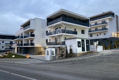 Apartament cu 2 camere semidecomandat, mobilat în Borhanci
