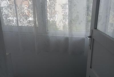 Apartament cu 3 camere decomandat în Exterior Vest