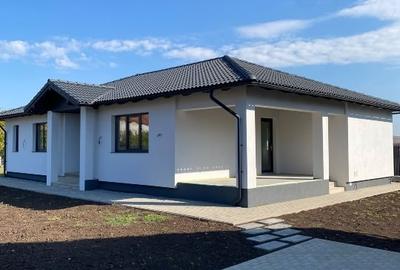Casă individuală cu 4 camere cu Teren 600 Mp în Micești