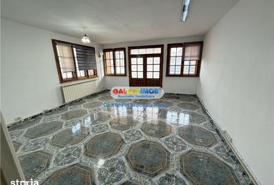 Casă cu 7 camere cu Teren 400 Mp în Republicii