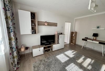 Apartament cu 2 camere semidecomandat, mobilat în Decebal