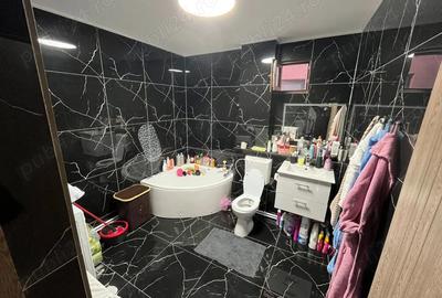 Casă cu 5 camere cu Teren 230 Mp în Central - 2