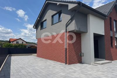 Casă cu 4 camere cu Teren 400 Mp în Jucu