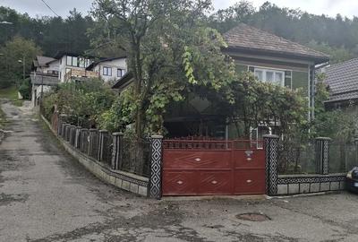 Casă cu 6 camere cu Teren 500 Mp în Central