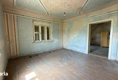 Casă cu 4 camere cu Teren 1955 Mp în Petrești - 10