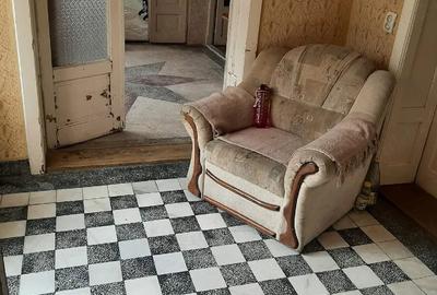 Casă cu 4 camere cu Teren 996 Mp în Central