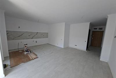 Apartament cu 4 camere semidecomandat în Florești