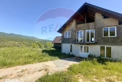Casă cu 2 camere cu Teren 2744 Mp în Desești - 5