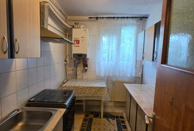 Apartament cu 3 camere decomandat în Titan