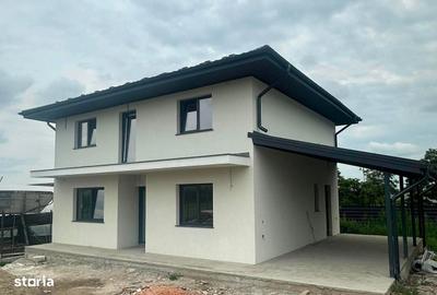 Casă cu 4 camere în Moara