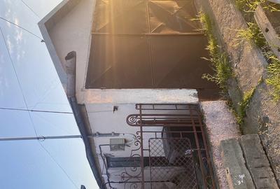 Casă cu 7 camere cu Teren 488 Mp în Exterior Vest