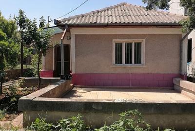 Casă individuală cu 3 camere cu Canalizare în Central - 2