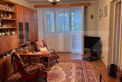 Apartament cu 3 camere semidecomandat, mobilat în Central