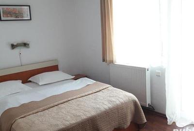 Casă individuală cu 13 camere cu Canalizare în Central - 2
