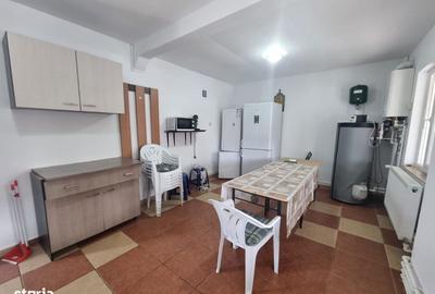 Casă cu 4 camere în Central - 2