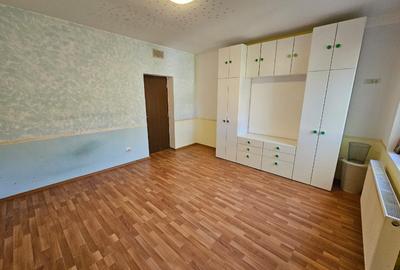 Casă individuală cu 5 camere cu Teren 200 Mp în Central - 9