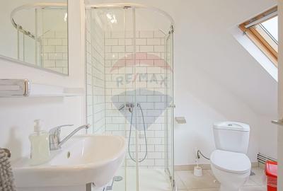 Casă cu 10 camere cu Teren 411 Mp în Schei - 20