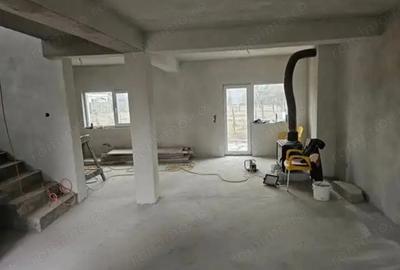 Casă cu 4 camere în Central - 2