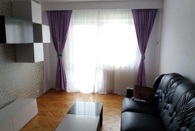 INCHIRIEZ apartament 3 camere ,renovat,zona Centrala - 1