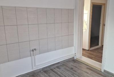 Vanzare casa 3 camere  din caramida presa renovata si teren arabil 1091mp - 3