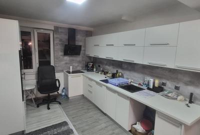 Apartament cu 3 camere decomandat în Exterior Sud - 4