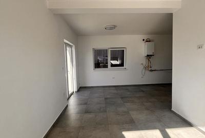 Duplex cu 4 camere cu Canalizare în Tișăuți - 2