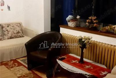 Apartament cu 3 camere semidecomandat, mobilat în Alexandru Obregia