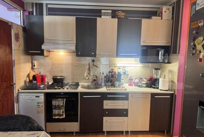 Apartament cu 2 camere semidecomandat, mobilat în Florești