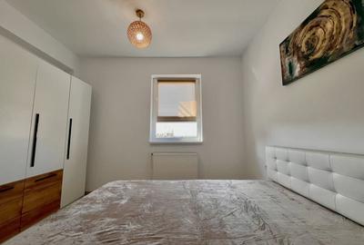 Apartament cu 2 camere semidecomandat, mobilat în Tractorul - 20