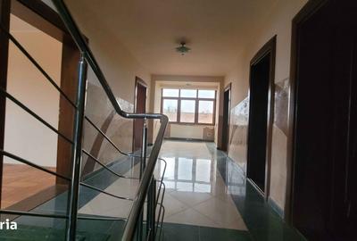 Casă cu 4 camere cu Teren 2001 Mp în Central - 2