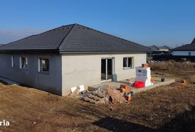 Casă cu 4 camere cu Teren 500 Mp în Noua - 2