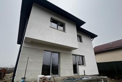 Casă cu 4 camere cu Teren 500 Mp în Clinceni