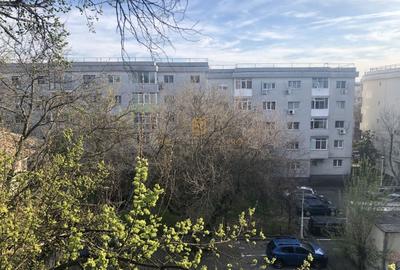 Apartament cu 3 camere decomandat, mobilat în Băneasa