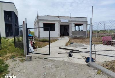 Casă cu 3 camere cu Teren 400 Mp în Central