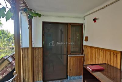 Casa decomandata, situata central in Boldesti Scaeni, in zon - 14