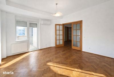 Apartament cu 3 camere decomandat în Victoriei