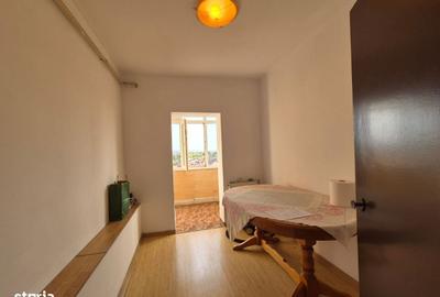 Apartament cu 3 camere decomandat în 9 Mai - 8