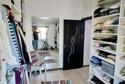 Vand apartament semidecomandat 4 camere, 2 bai, semidecomandat - 4