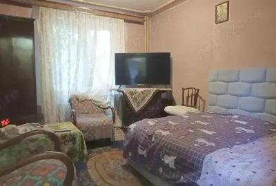 Vanzare apartament 4 camere - Teiul Doamnei - Stradal - vedere spate - 1