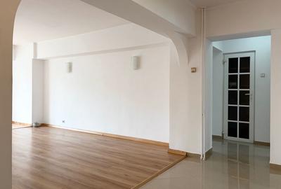 Apartament cu 4 camere decomandat, mobilat în P-ța Alba Iulia