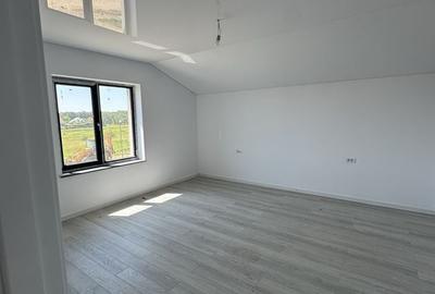 Casă cu 4 camere decomandat în Glâmbocu - 4