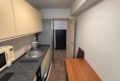 Apartament cu 2 camere decomandat în Baza 3 - 6
