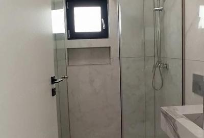 Casă cu 7 camere cu Teren 300 Mp în Central