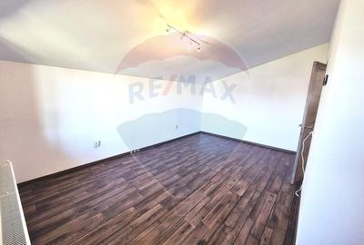 Casă cu 5 camere cu Teren 216 Mp în Vârteju - 7