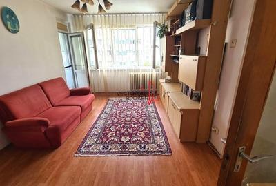 Apartament cu 2 camere semidecomandat, mobilat în Tei